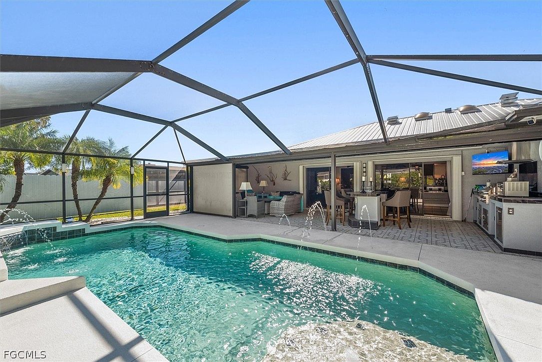 619 SE 22nd St Cape Coral