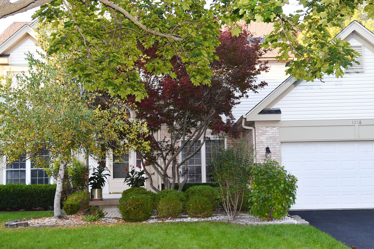 1218 Meadowlark Ln, Grayslake, IL 60030