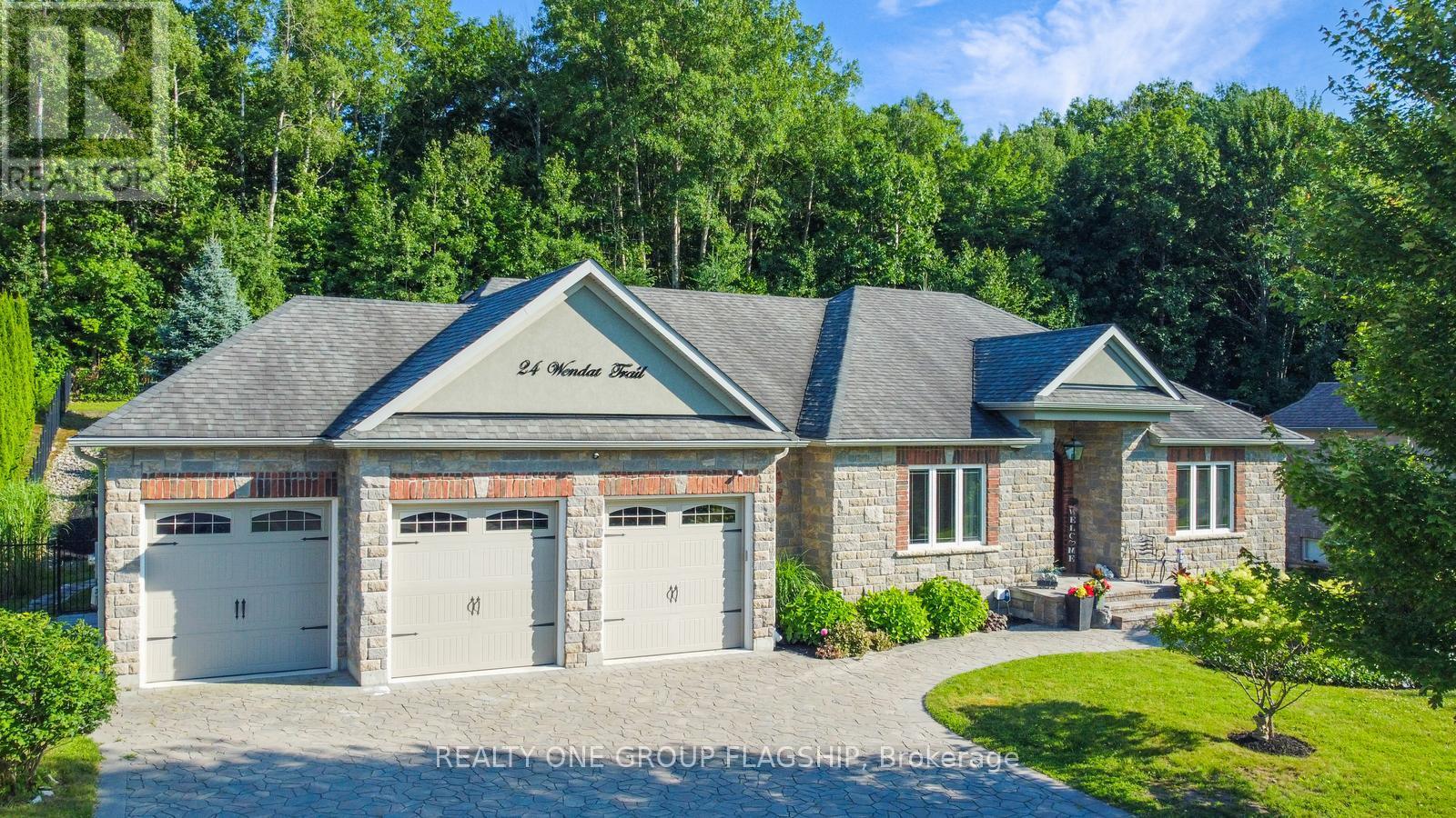 24 Wendat Trail, Springwater (Midhurst), ON L4M 6T4