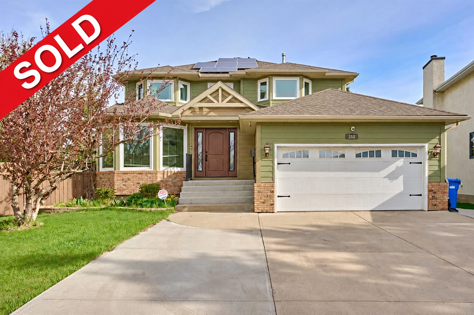 252 Edgebank Circle NW, Calgary, AB T3A 4W1