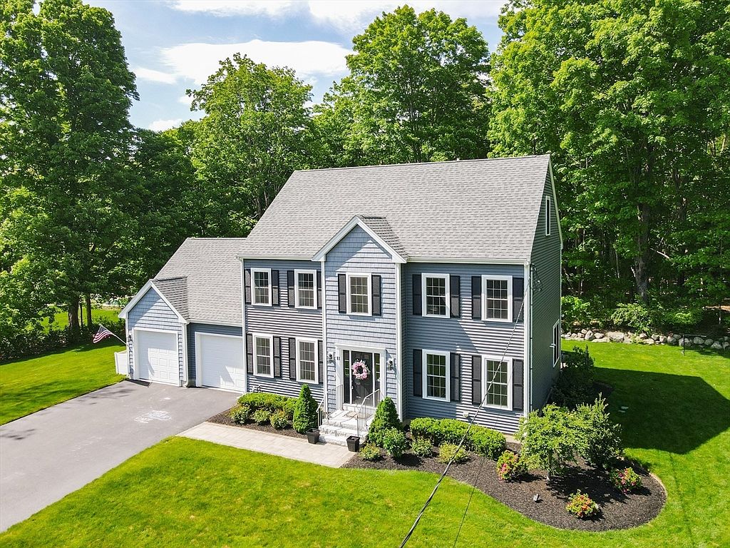 11 Highland St, Easton, MA 02375