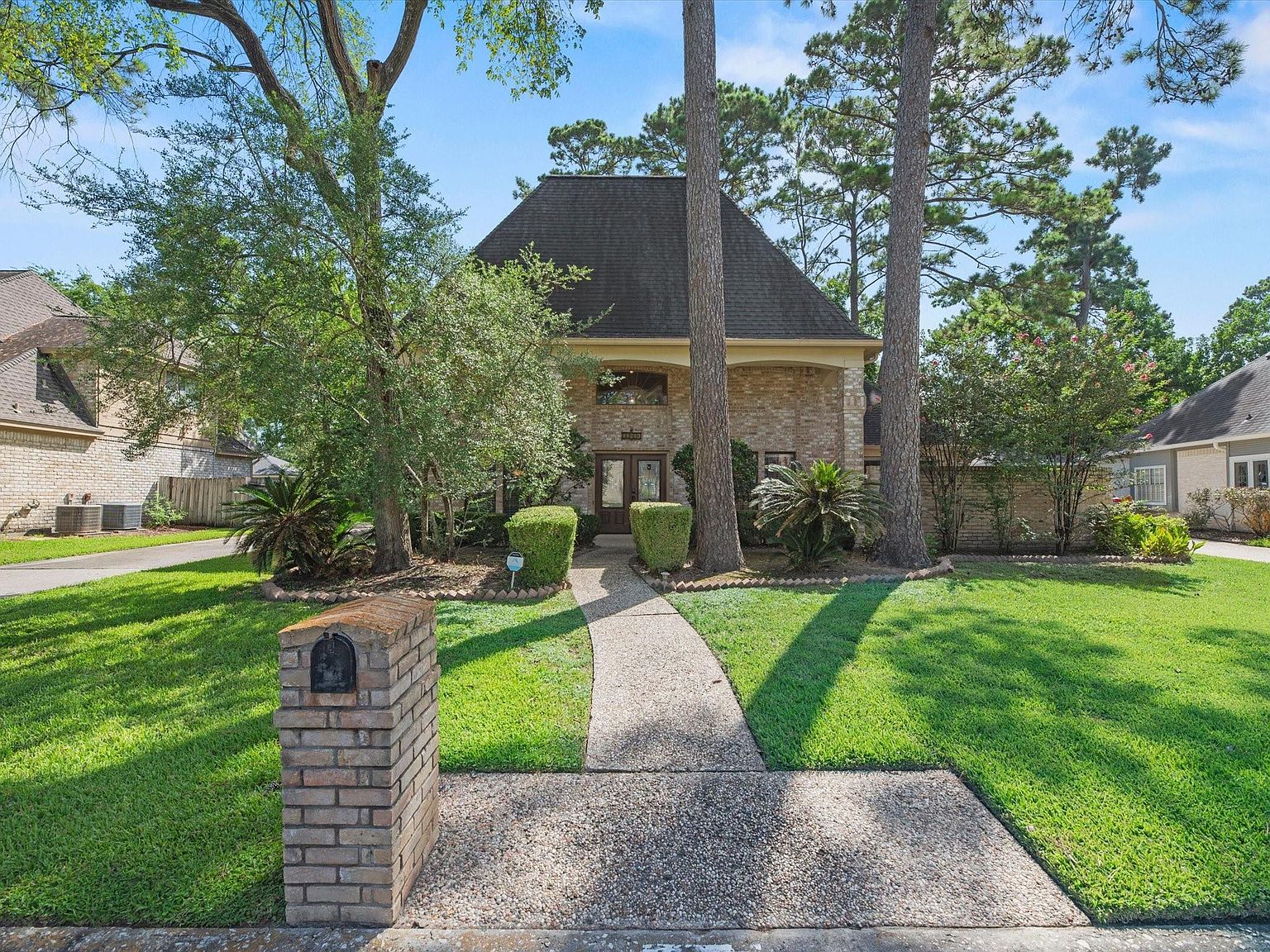 18310 Lake Oaks Dr, Spring, TX 77388