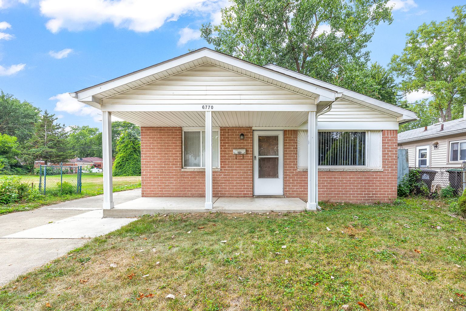 6770 Marvin St, Taylor, MI 48180