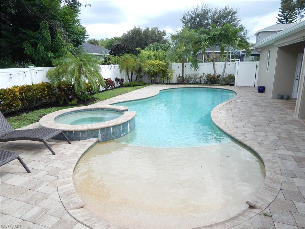 349 Sweet Bay LN, Naples, FL 34119